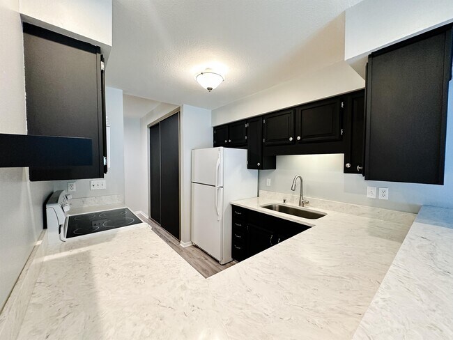 Building Photo - 1392 Carling Dr