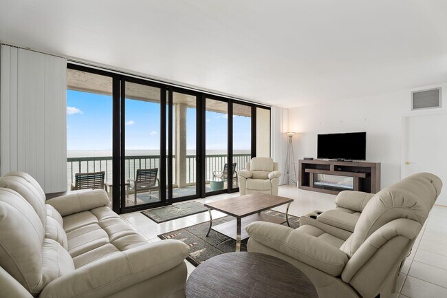 Primary Photo - 9900 S Ocean Dr