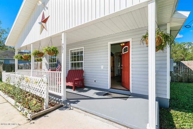 Building Photo - Charming and fully-fenced St. Augustine ho...