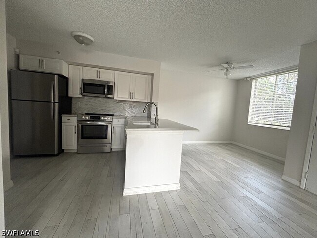 Building Photo - 1260 Wildwood Lakes Blvd
