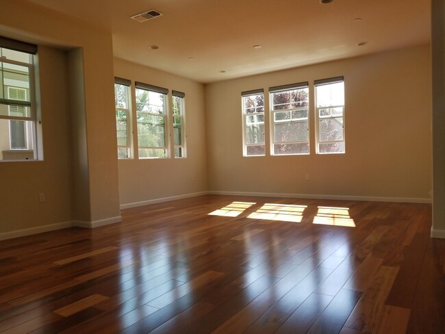 Building Photo - Fremont- Nice Floor Plan, NEWLY BUILT, 4 B...