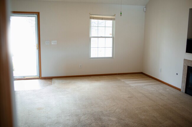 Building Photo - 5502 Poolbeg St