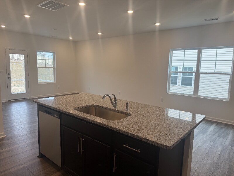 Building Photo - 1028 Red Finch Wy