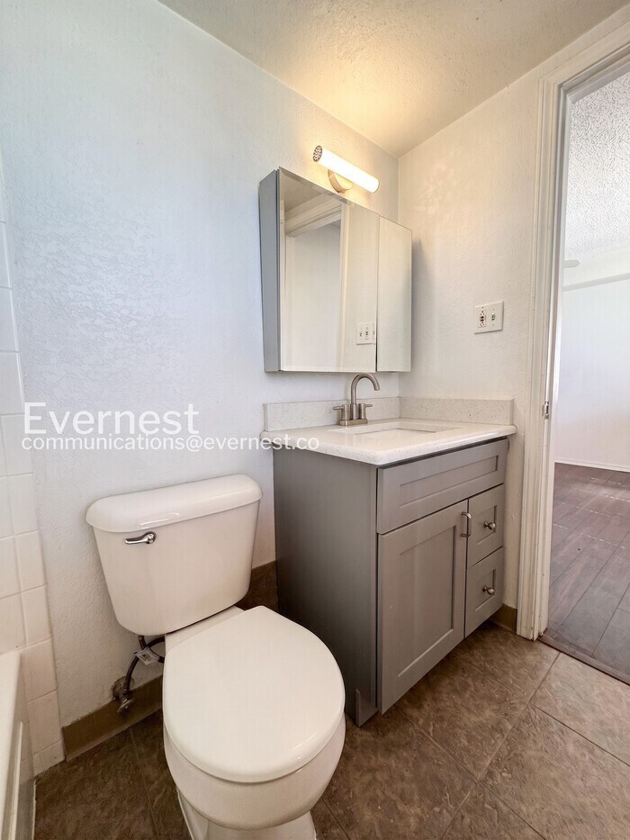 Building Photo - 3047 W 47th Ave