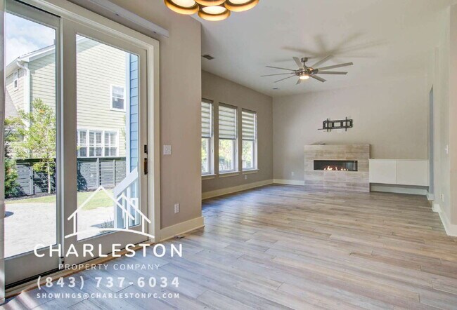 Building Photo - 2217 Daniel Island Dr