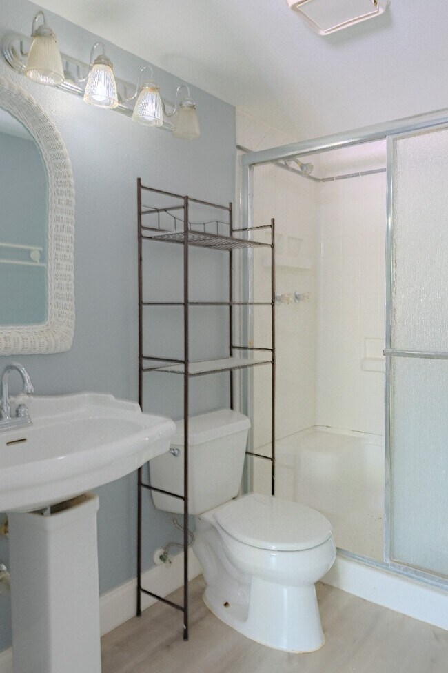 Building Photo - NEWLY REDUCED RENTAL PRICE!!