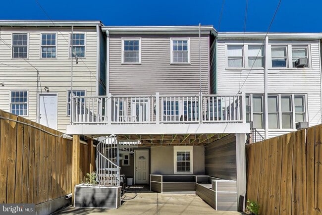 Building Photo - 317 Todd Pl NE