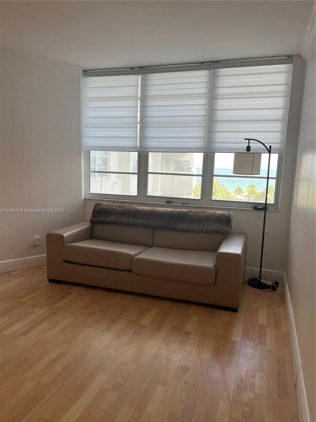 Building Photo - 100 Lincoln Rd