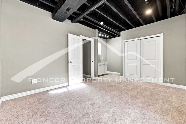 Building Photo - 4570 Meade St