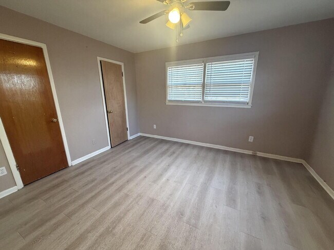 Building Photo - 2 Bed 2 bath House Located Near Medical District!