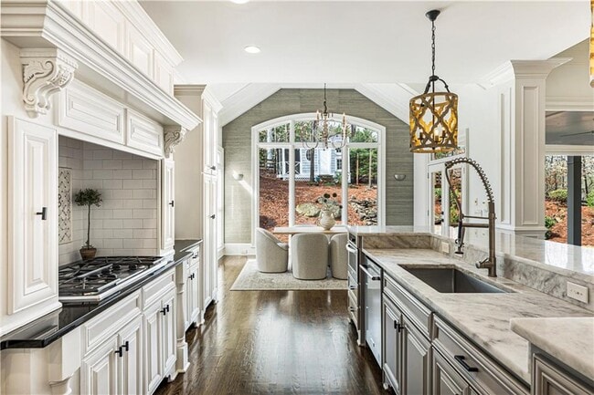 Building Photo - 215 6 Hills Ln