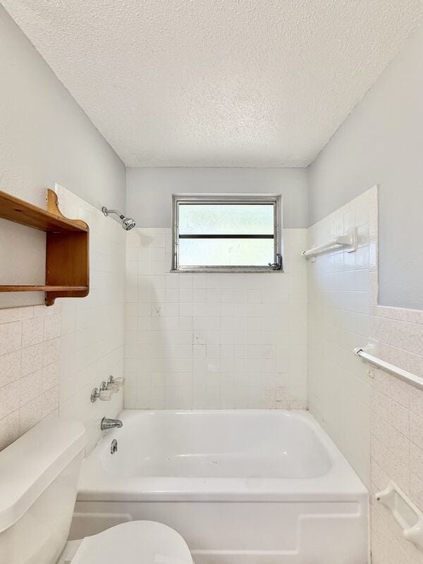 Building Photo - 3401 Palm Dr