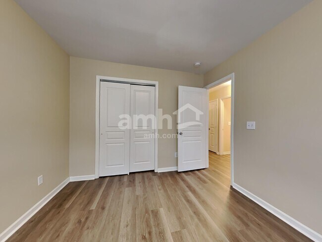 Building Photo - 8821 Shadowglen Dr