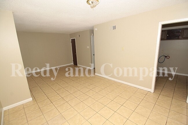 Building Photo - 3385 Barbwood Dr