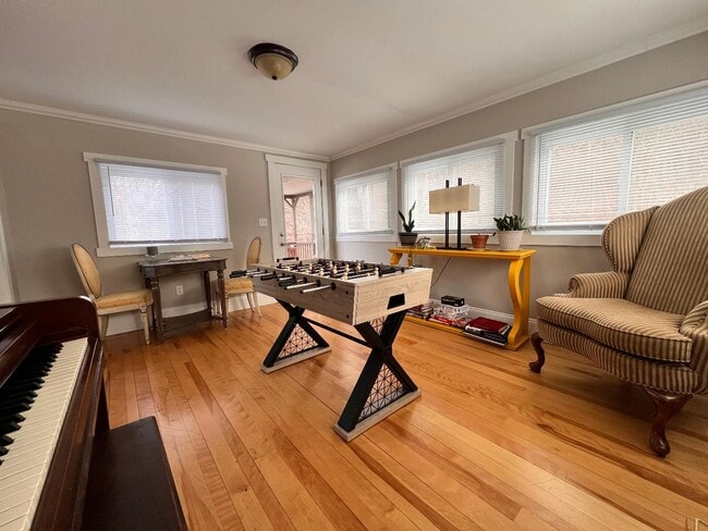 Building Photo - 67 Suncrest Terrace