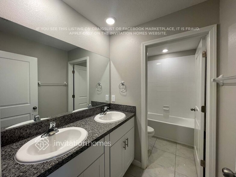 Building Photo - 7715 Silver Berry Ct