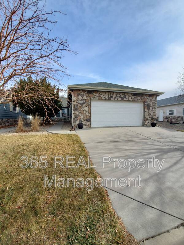 Building Photo - 644 School House Dr