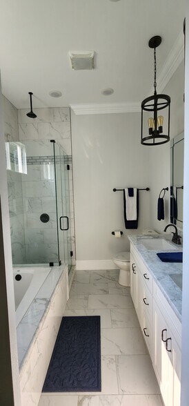 Main Bedroom Bath - 3019 Delachaise St