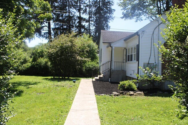 Building Photo - 213 Old Bates Gates Rd