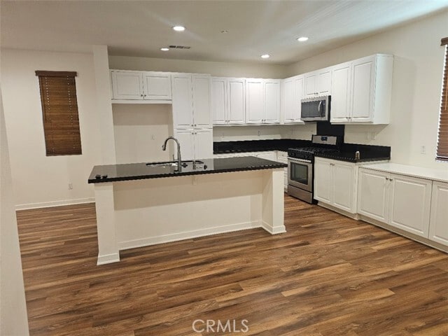 Building Photo - 371 N Bellarose Way