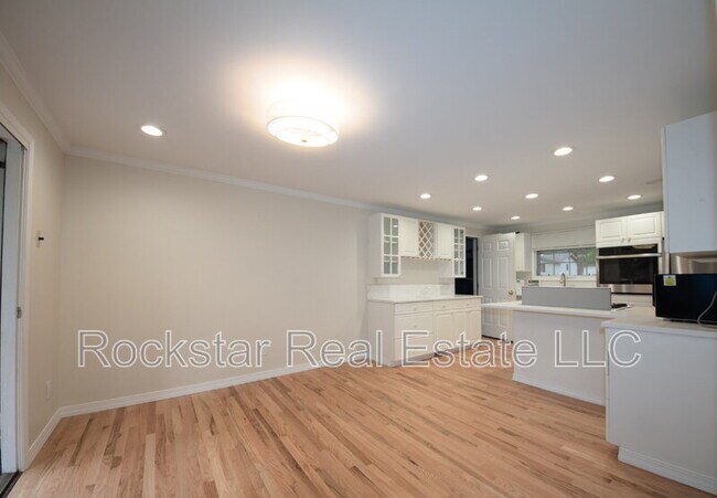 Building Photo - 12125 N Normandie St