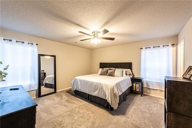 Building Photo - Fantastic 3 Bedroom Home