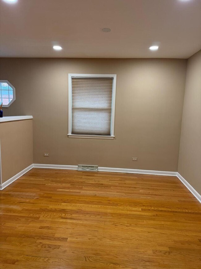 Building Photo - 53 N Main St