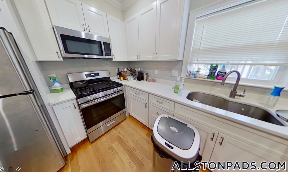 Building Photo - 62 Gordon St