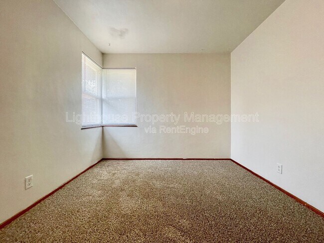 Building Photo - 1220 Ottillia St SE