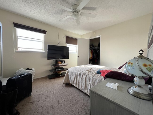 Building Photo - 9209 Darlina Dr