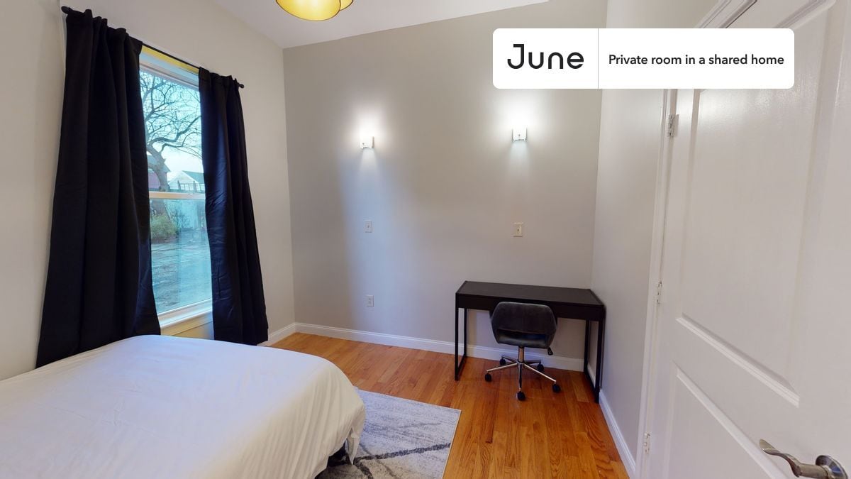 Building Photo - Room in Shared 5 bed/2.5 bath home in Roxbury