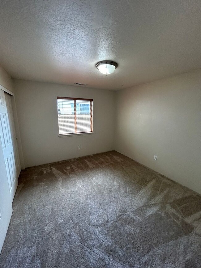 Building Photo - Coming Soon!!Three Bedroom for lease in Me...