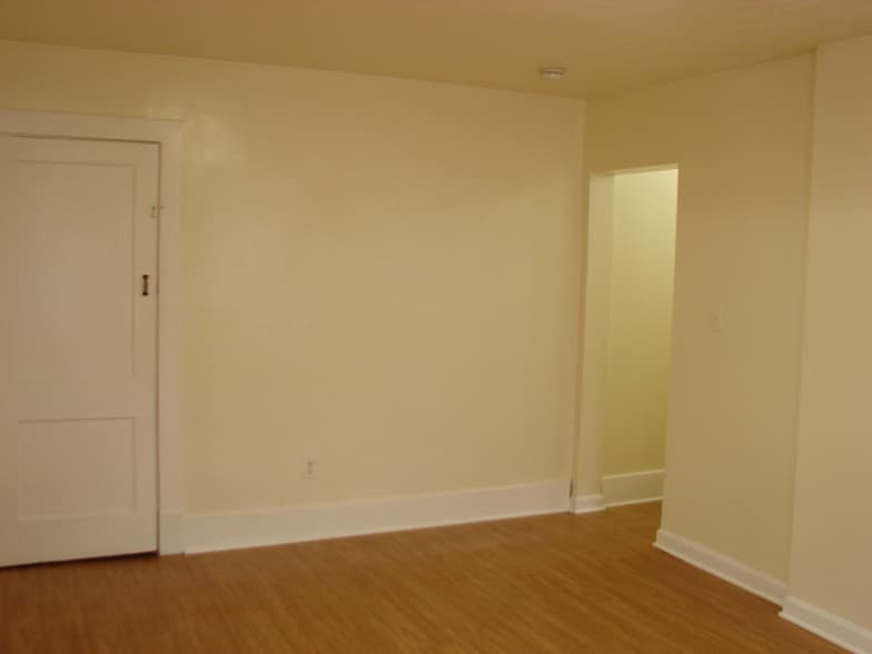 Building Photo - 721 Main St