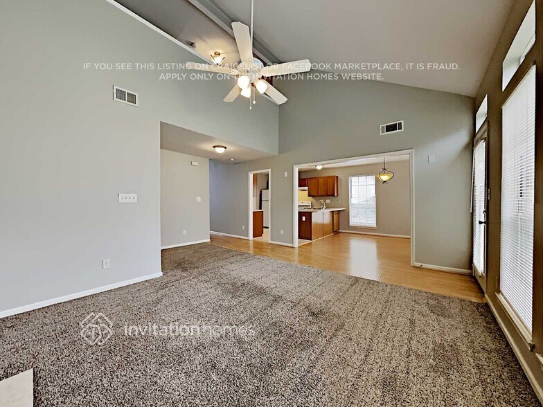 Building Photo - 389 Queens Dr SW