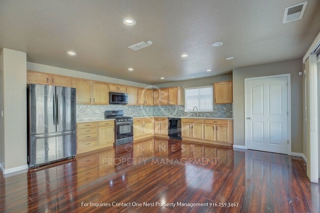 Building Photo - 3 bdrm 2 bth - Great Floorplan