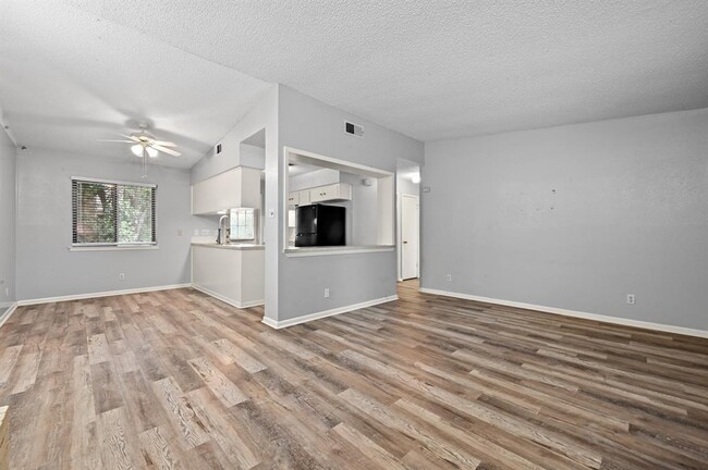 Building Photo - 8910 Little Walnut Pkwy