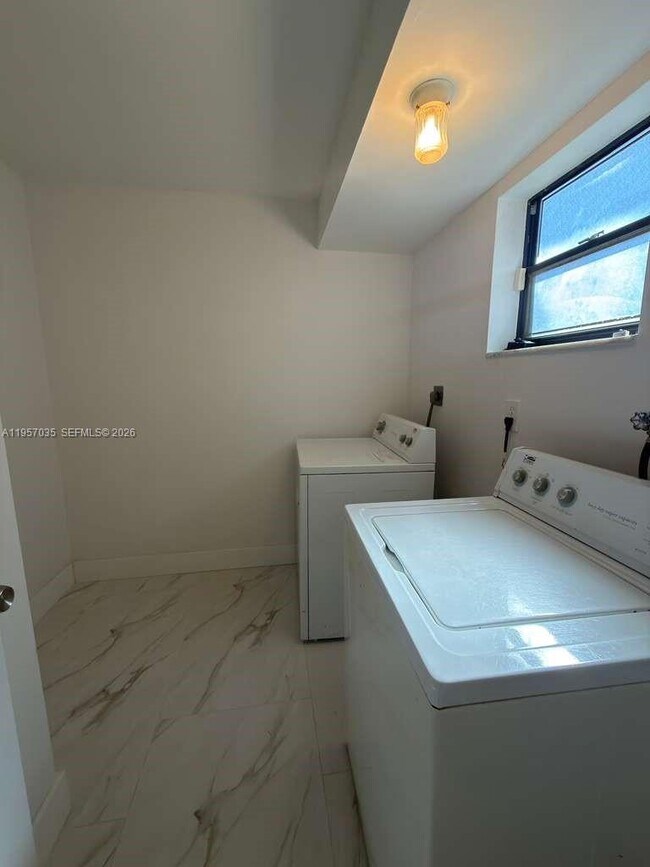 Building Photo - 9719 N New River Canal Rd