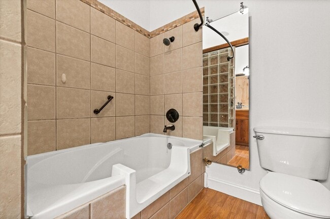 Building Photo - 4 Bed, 4 Bath on .62/acre! Close to BSU!