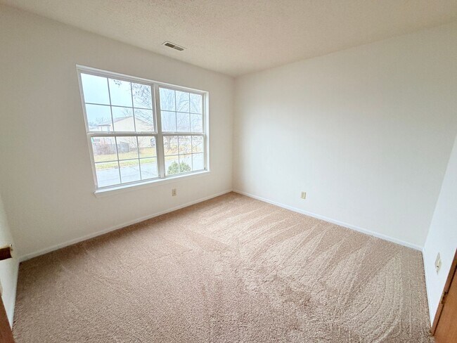 Building Photo - 1555 Blue Brook Way