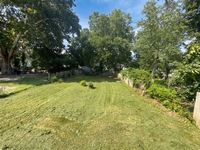 Building Photo - Breckenridge Hills - 1 Bed | 1 Bath | Ranch | ~0.19 Acres