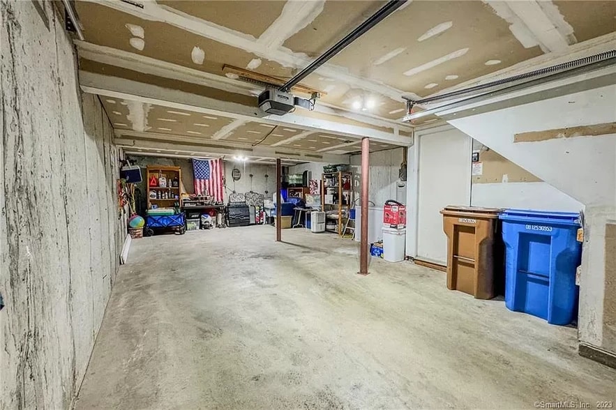 Garage - 95 Country Pl