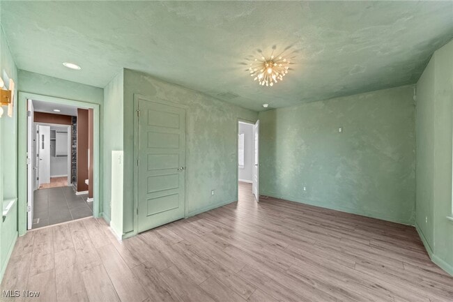 Building Photo - 1928 W 48th St