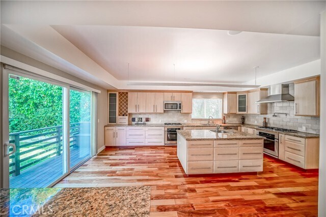 Building Photo - 5512 Leghorn Ave