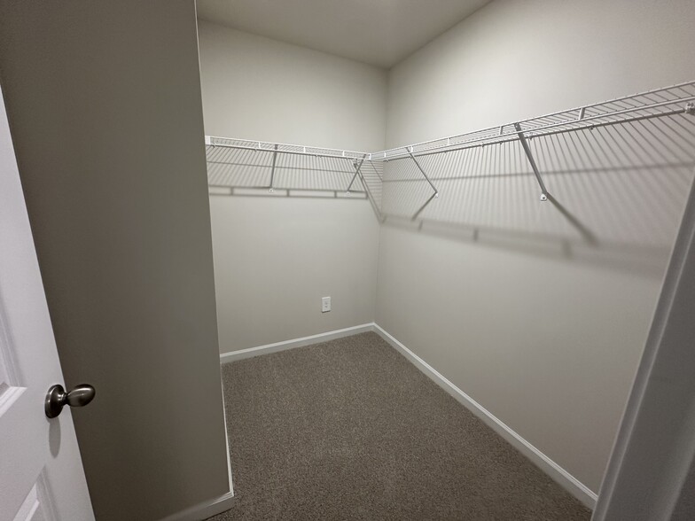 Building Photo - 908 Grand Mesa Dr