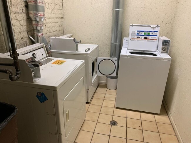 Building Photo - 226 W Michigan Ave