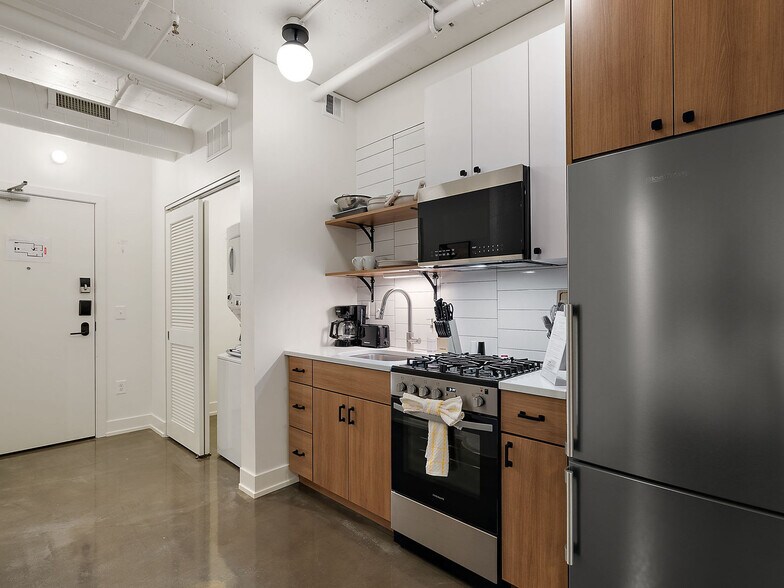 Building Photo - 608 N 3rd St