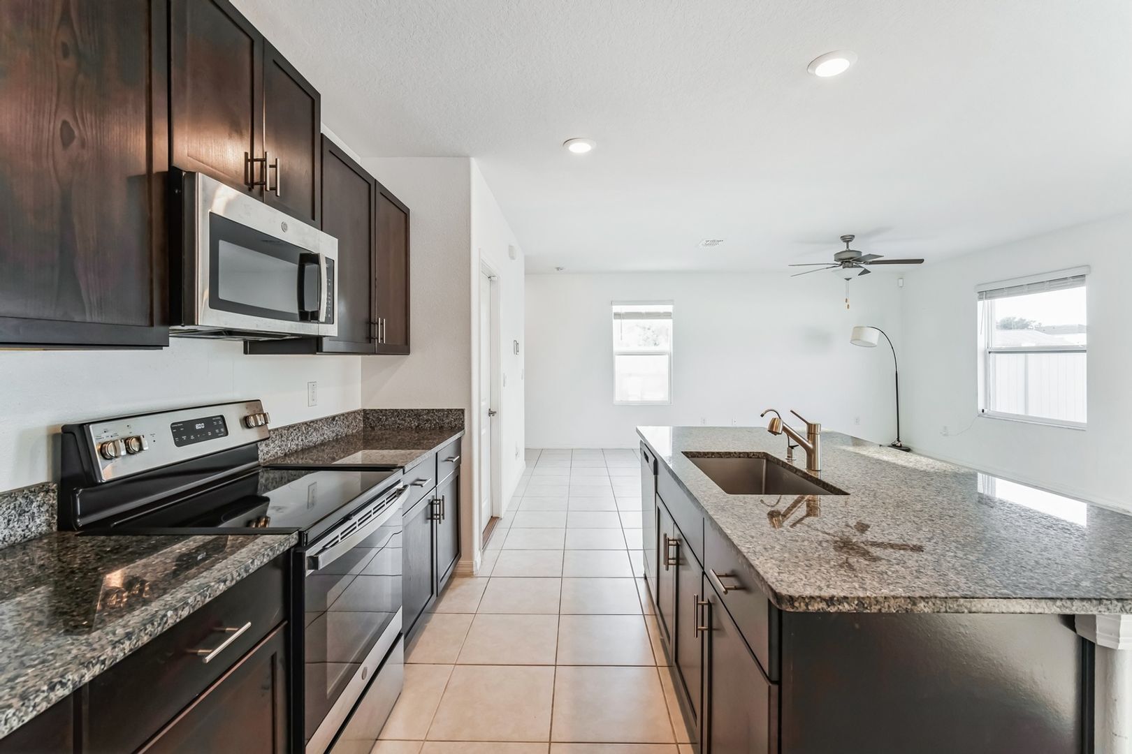 Building Photo - 9923 Jackfruit Ct