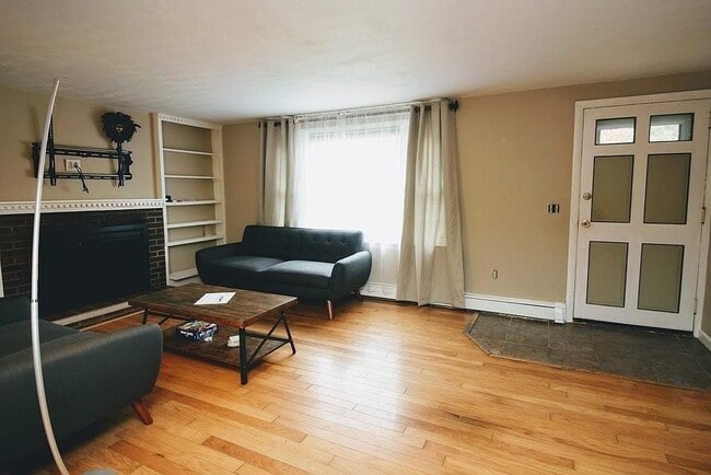 Building Photo - 17 Janet Cir