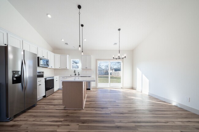 Building Photo - 753 N Gilda St