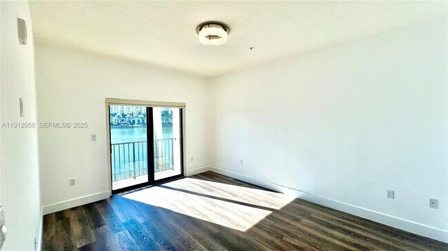 Building Photo - 4670 NW 84th Ave